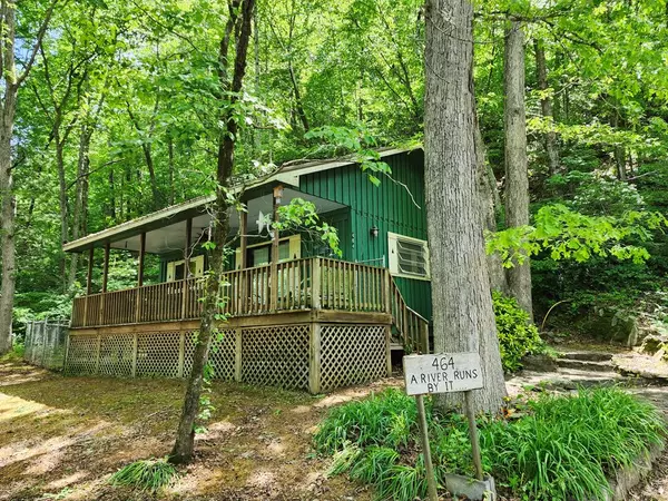 Hayesville, NC 28904,464 Hiawassee River Road