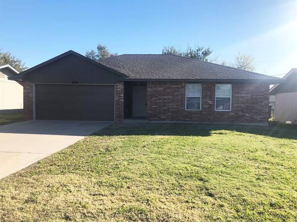 2008 ASTORIA Drive, Moore, OK 73160