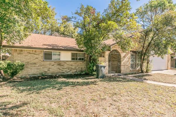 2005 Winewood Lane, Arlington, TX 76013