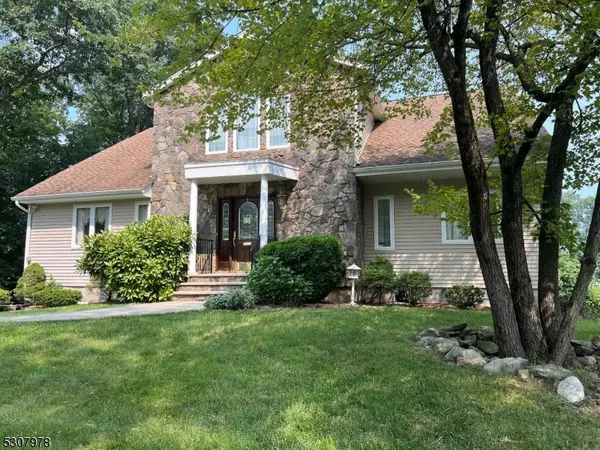 5 Astor Pl, Waldwick Boro, NJ 07463