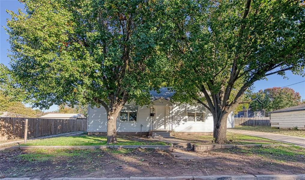 412 N Kentucky Avenue, Mangum, OK 73554