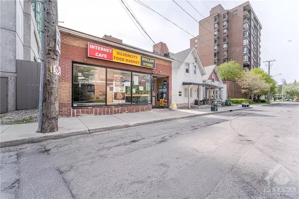 West Centre Town, ON K1Y 4M2,86 FORWARD AVE