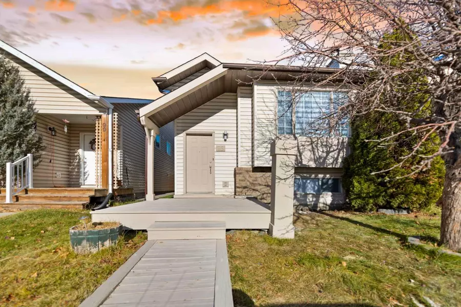 95 Laguna CIR Northeast, Calgary, AB T1Y 6W3