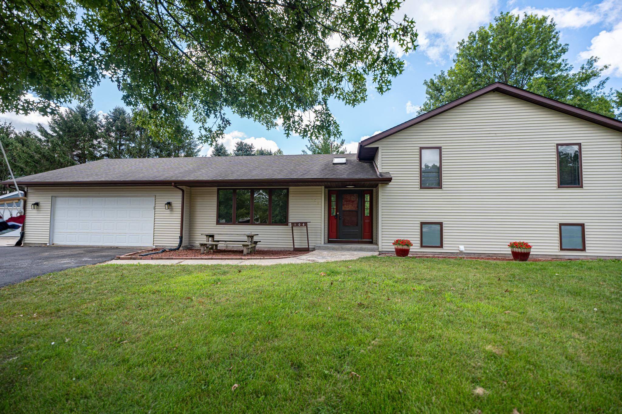 106 Splendor Ct., Stillman Valley, IL 61084