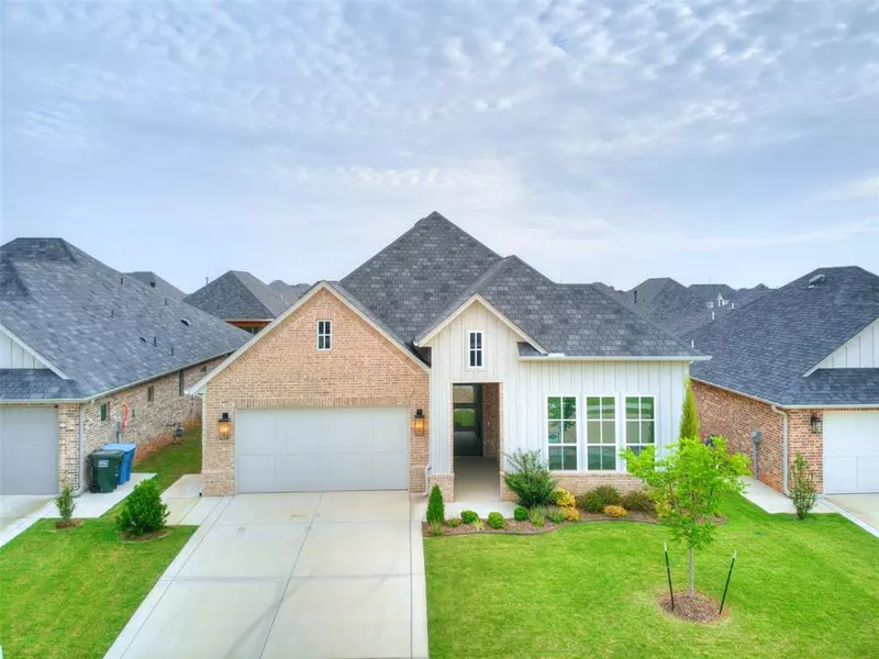 125 Pont Neuf Court, Edmond, OK 73034