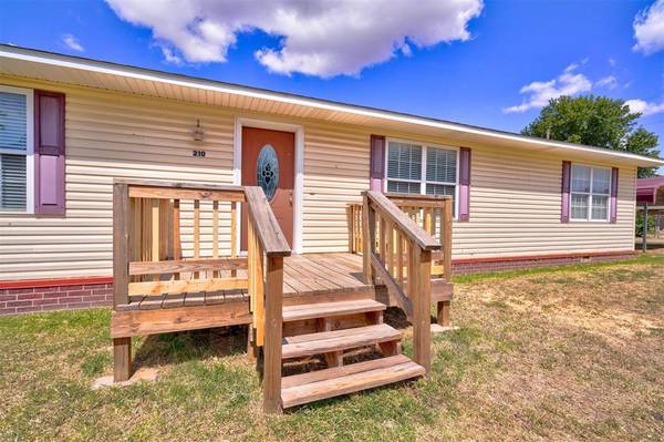 210 Maple Street, Hinton, OK 73047