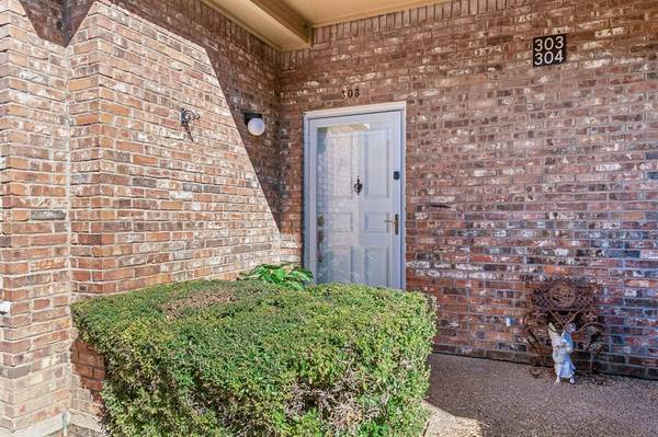 Carrollton, TX 75006,3550 Country Square Drive #303