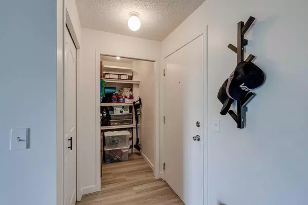 Calgary, AB T2A 7X8,6224 17 AVE SE #2318