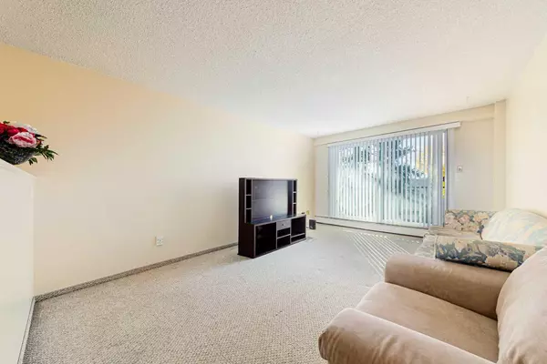 Calgary, AB T2V 0H7,510 58 AVE SW #302