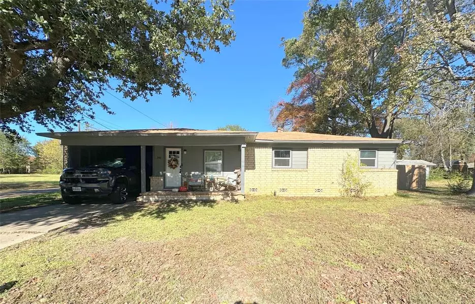 203 E Cedar Street, Winnsboro, TX 75494