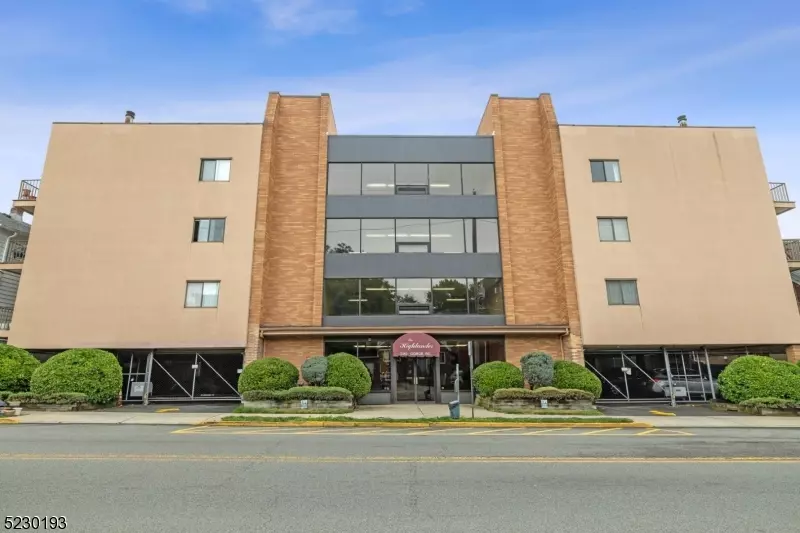 390 Gorge Rd #205, Cliffside Park Boro, NJ 07010