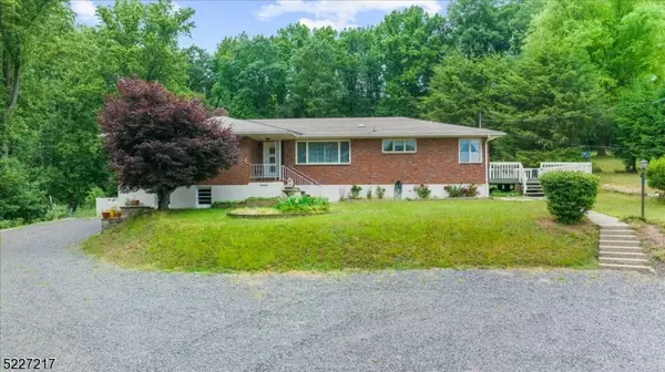 68 Hickory Corner Rd, Alexandria Twp., NJ 08848