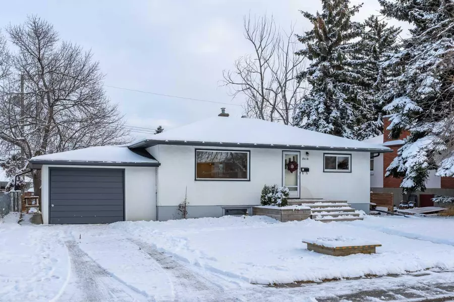 5412 Thornbriar RD Northwest, Calgary, AB T2K 2X8