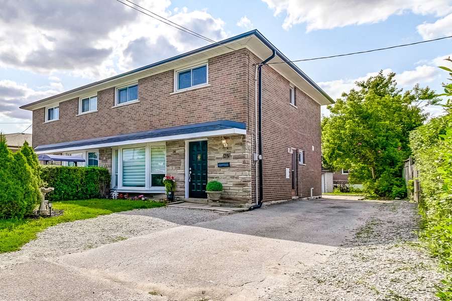 28 Navenby CRES, Toronto W05, ON M9L 1B2