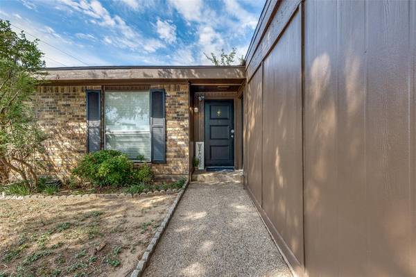 6101 Springleaf Circle,  Fort Worth,  TX 76133