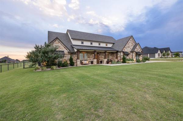 321 Kenyon Court, Granbury, TX 76049