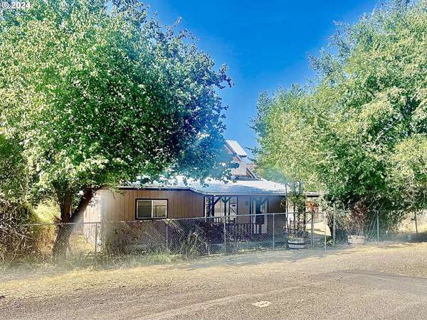 308 WILLOW ST, Spray, OR 97874