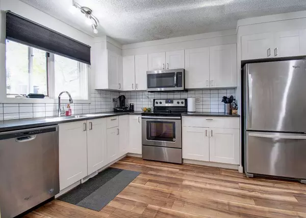 Calgary, AB T3H 1R6,40 Strathearn Rise SW