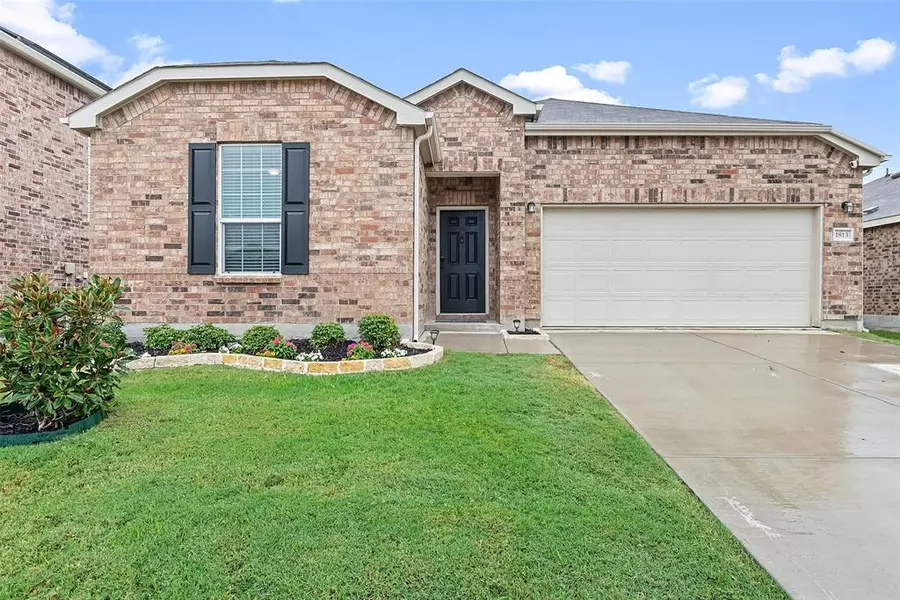 1813 Waggoner Drive, Aubrey, TX 76227