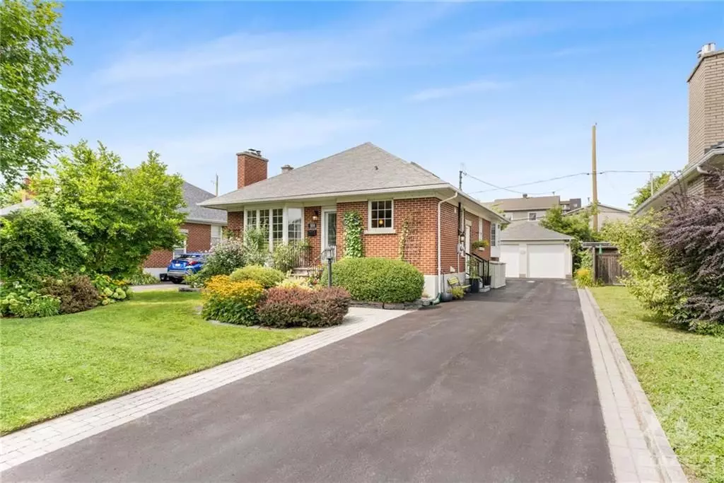 Overbook - Castleheights And Area, ON K1K 1J1,559 ALESTHER ST