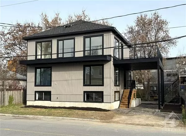 37 JOLLIET AVE #A, Vanier And Kingsview Park, ON K1L 5H4