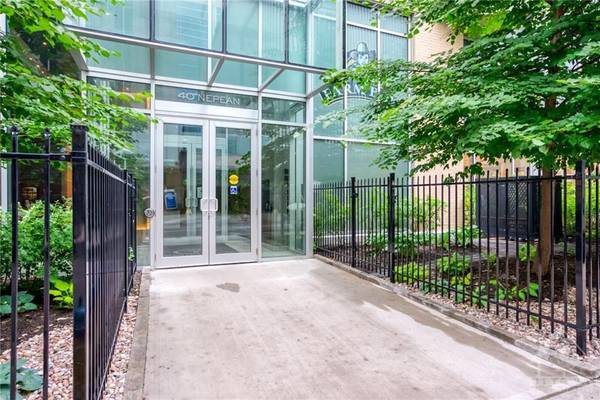 40 NEPEAN ST #905, Ottawa Centre, ON K2P 0X5