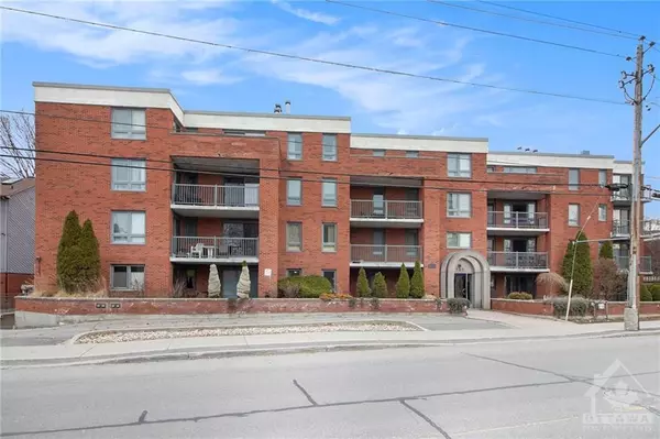 Vanier And Kingsview Park, ON K1K 3V2,939 NORTH RIVER RD #104