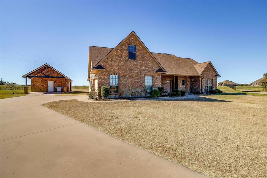 140 Champion Court, Weatherford, TX 76087