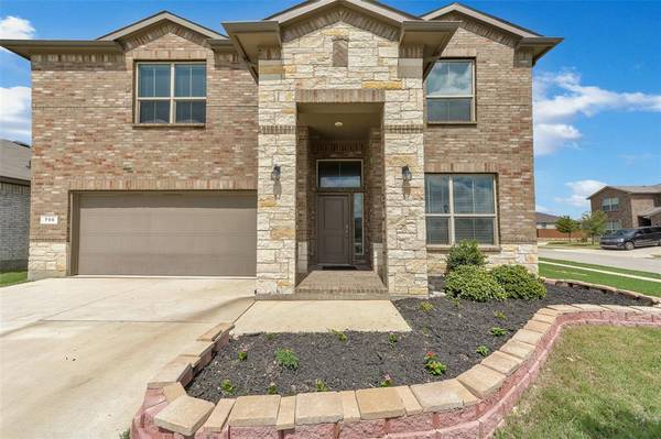 700 Castlebar Court, Fort Worth, TX 76052