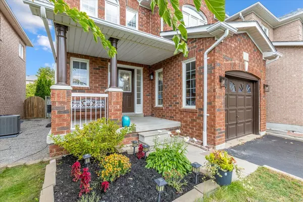 Whitby, ON L1R 3A9,10 Lurosa CRES