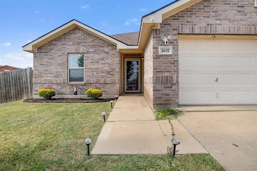 2632 Castle Pines Drive, Burleson, TX 76028