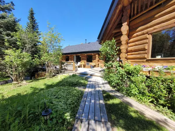 64 Breezewood Bay, Bragg Creek, AB T0L 0K0