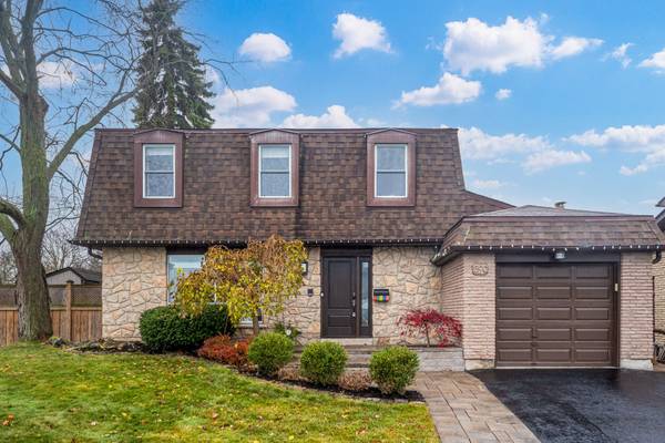 590 Stonebridge LN, Pickering, ON L1W 3B3