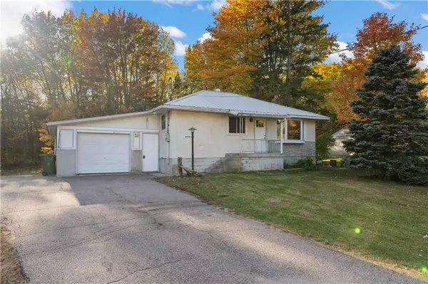 Renfrew, ON K8H 2J1,19 LABINE CRES