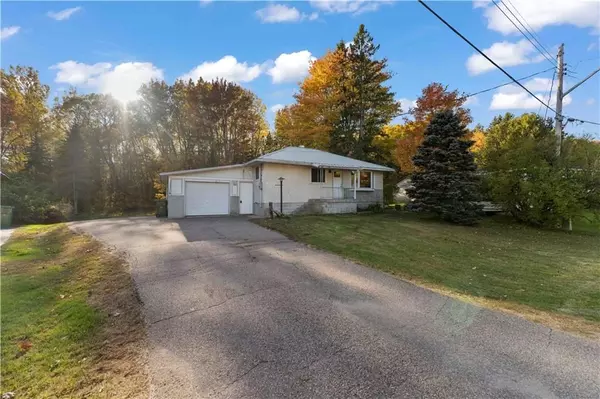 Renfrew, ON K8H 2J1,19 LABINE CRES