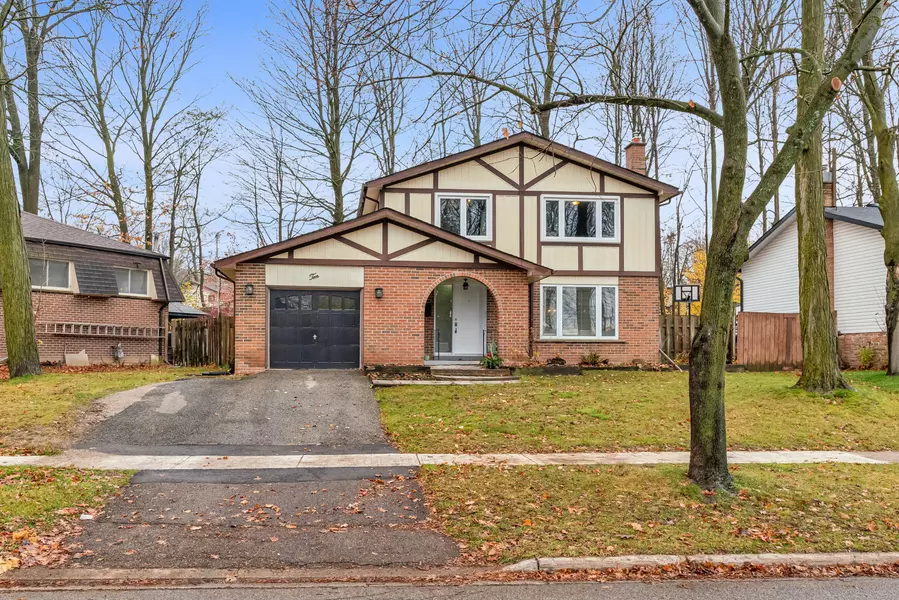 10 Birchwood DR, Barrie, ON L4M 4Z3