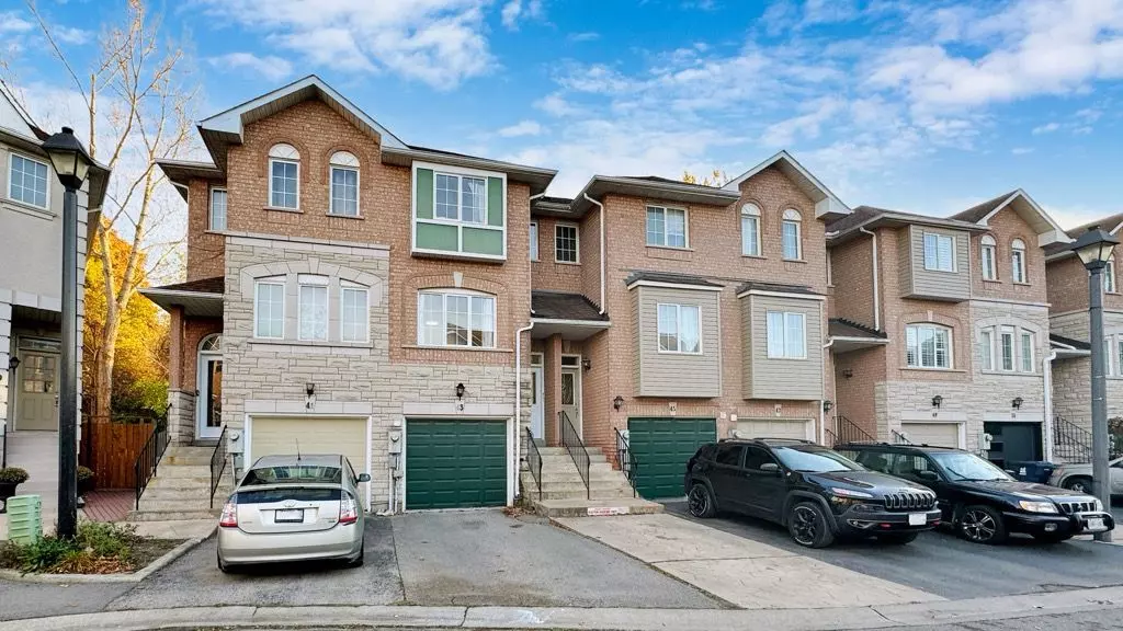 43 Rivers Edge DR, Toronto W04, ON M6M 5L4