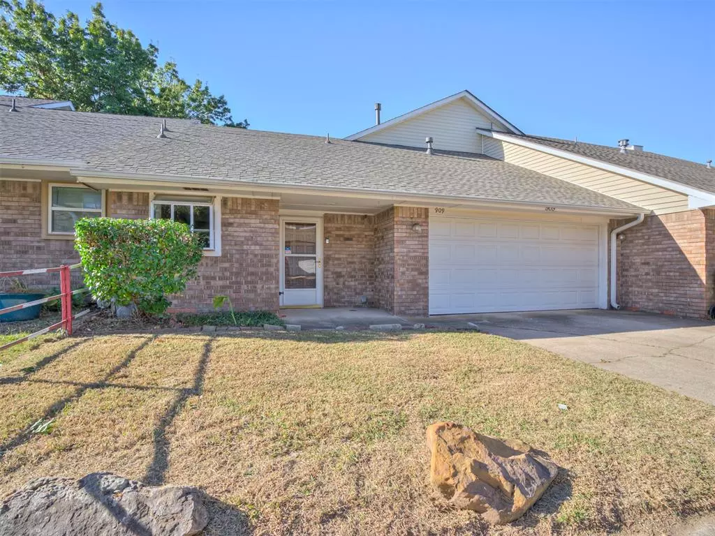 Norman, OK 73072,909 Rambling Oaks Drive