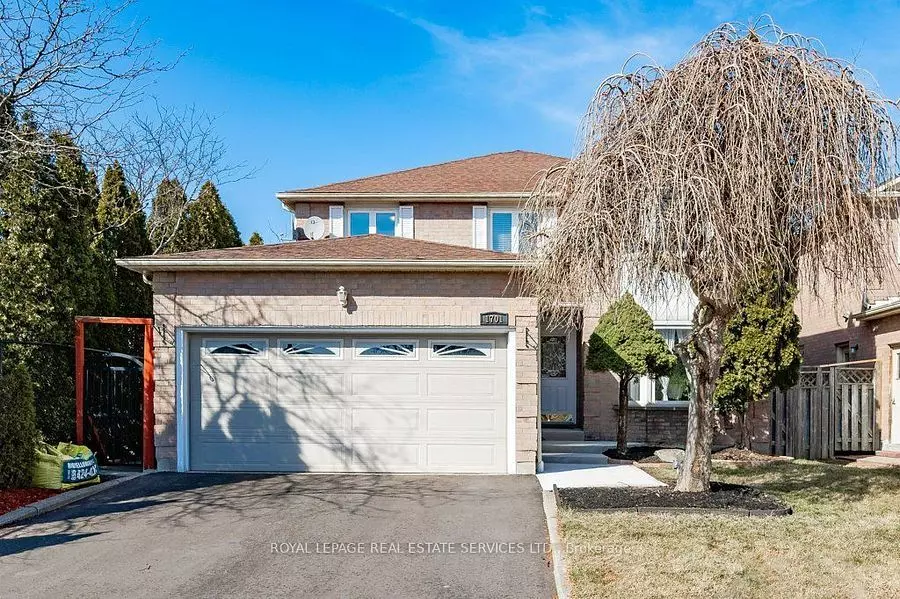 Mississauga, ON L5M 3W5,1701 Willow WAY #Upper