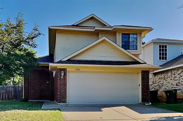 2203 Turf Club Drive, Arlington, TX 76017