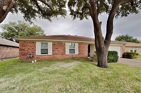 6414 Hidden Springs Drive, Arlington, TX 76001