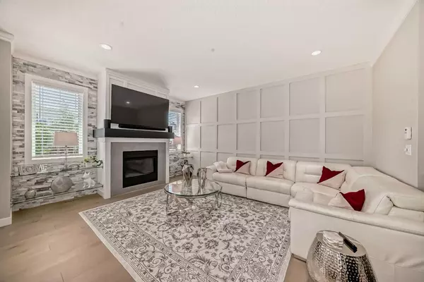 Calgary, AB T3M 2L9,6 Cranbrook CIR Southeast