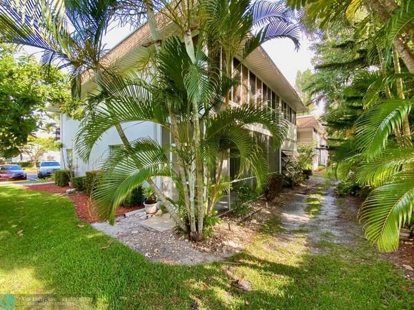 Stuart, FL 34996,2950 SE Ocean Blvd  #1-5