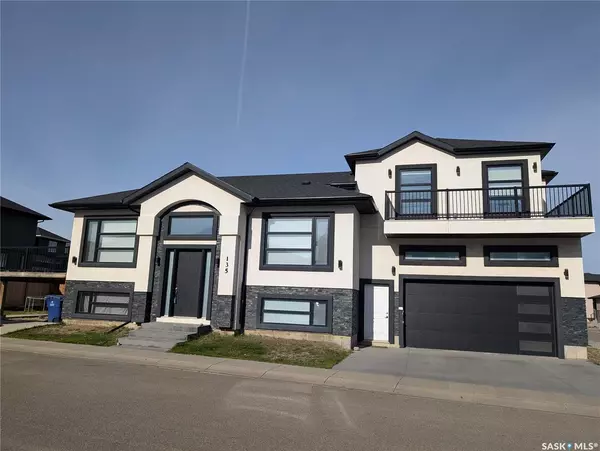 135 Fast CRESCENT, Saskatoon, SK S7W 0W8