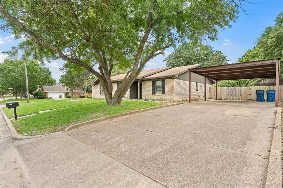 605 Rolling Hills Drive, Hewitt, TX 76643