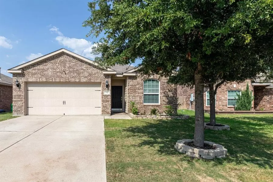 2102 Primrose Lane, Forney, TX 75126