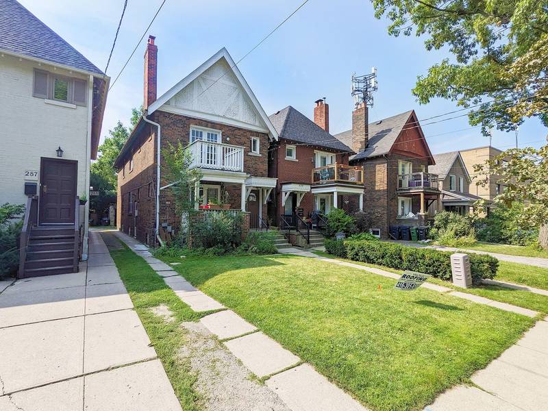 281 St Clair AVE E #Upper, Toronto C09, ON M4T 1P3