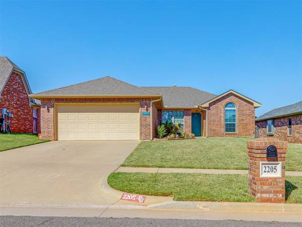 2205 SE 8th Street,  Moore,  OK 73160