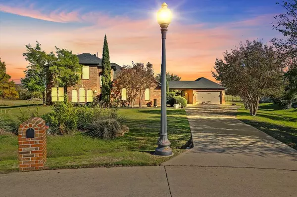 108 Sunset Circle, Shady Shores, TX 76208