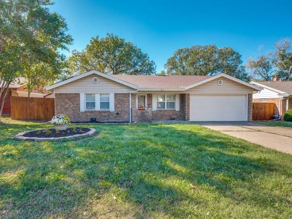 924 Blue Lake Drive, Fort Worth, TX 76103